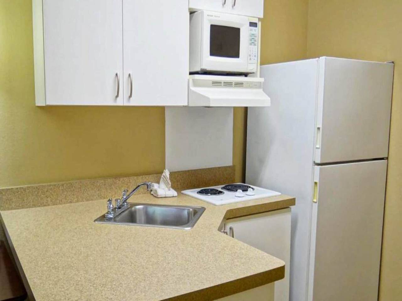 Entire apartment, 1 Queen Bed | Mobil Access Tub Nsmk Kitchen in Huntsville, Madison County (AL)