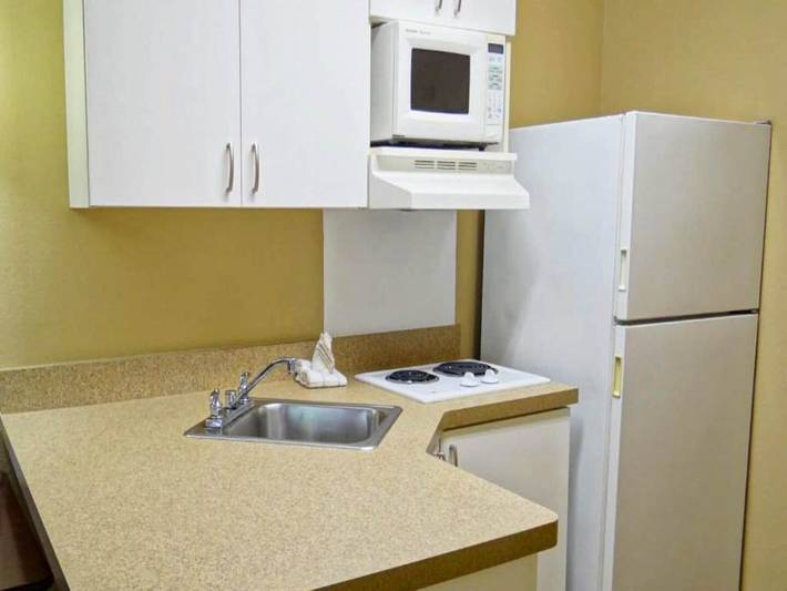 Entire apartment, 1 Queen Bed | Mobil Access Tub Nsmk Kitchen in Huntsville, Madison County (AL)