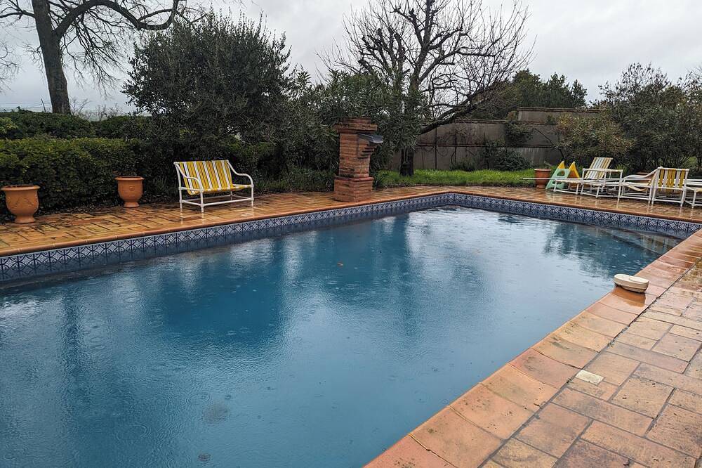 18th century manor house with swimming pool 15 minutes from Toulouse towards Carcassonne in Montgiscard, Lauragais