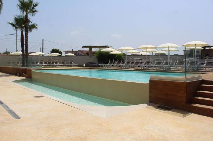 Resort per 5 persone, con giardino e balcone nonché piscina, con animali domestici - 1