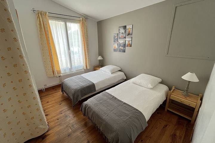 Appartement entier, Shelby - Gîte atypique 6 personnes à 5mn d'Uzès style loft  ambiance automobile in Saint-Quentin-la-Poterie, Région de Nîmes