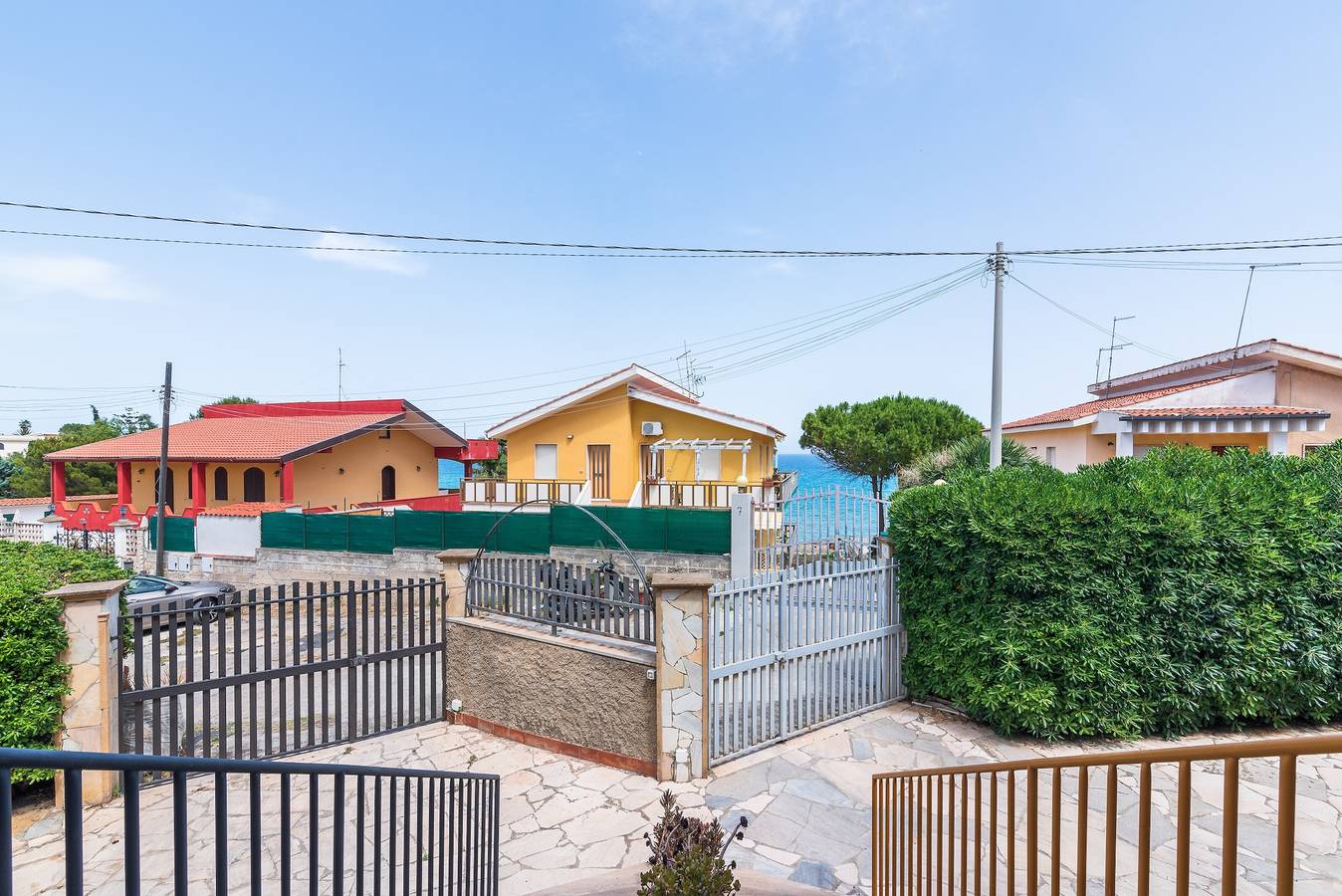 Holiday Home "Villa Clara" with Sea View, Covered Terrace and Garden in Gallina - Avola, Avola