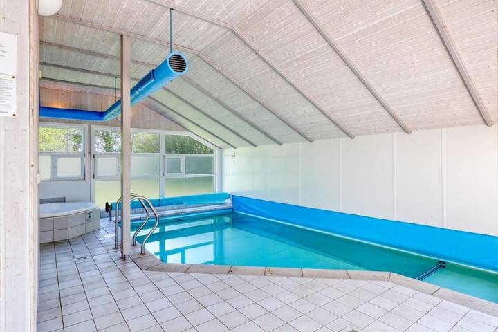 Ferienhaus für 10 Personen, mit Whirlpool und Terrasse sowie Garten und Pool in Groß Mohrdorf - 4