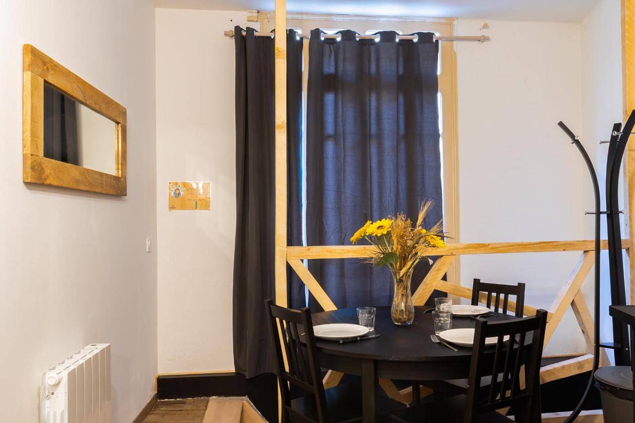 Appartement entier, One-Bedroom Apartment in Saint-Aignan, Région de Romorantin-Lanthenay
