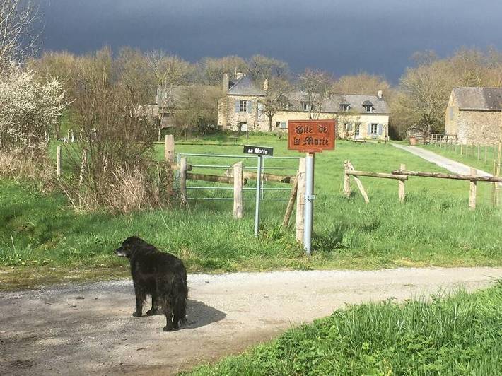 Gîte pour 3 personnes, avec vue et jardin à Sainte-Suzanne - 2