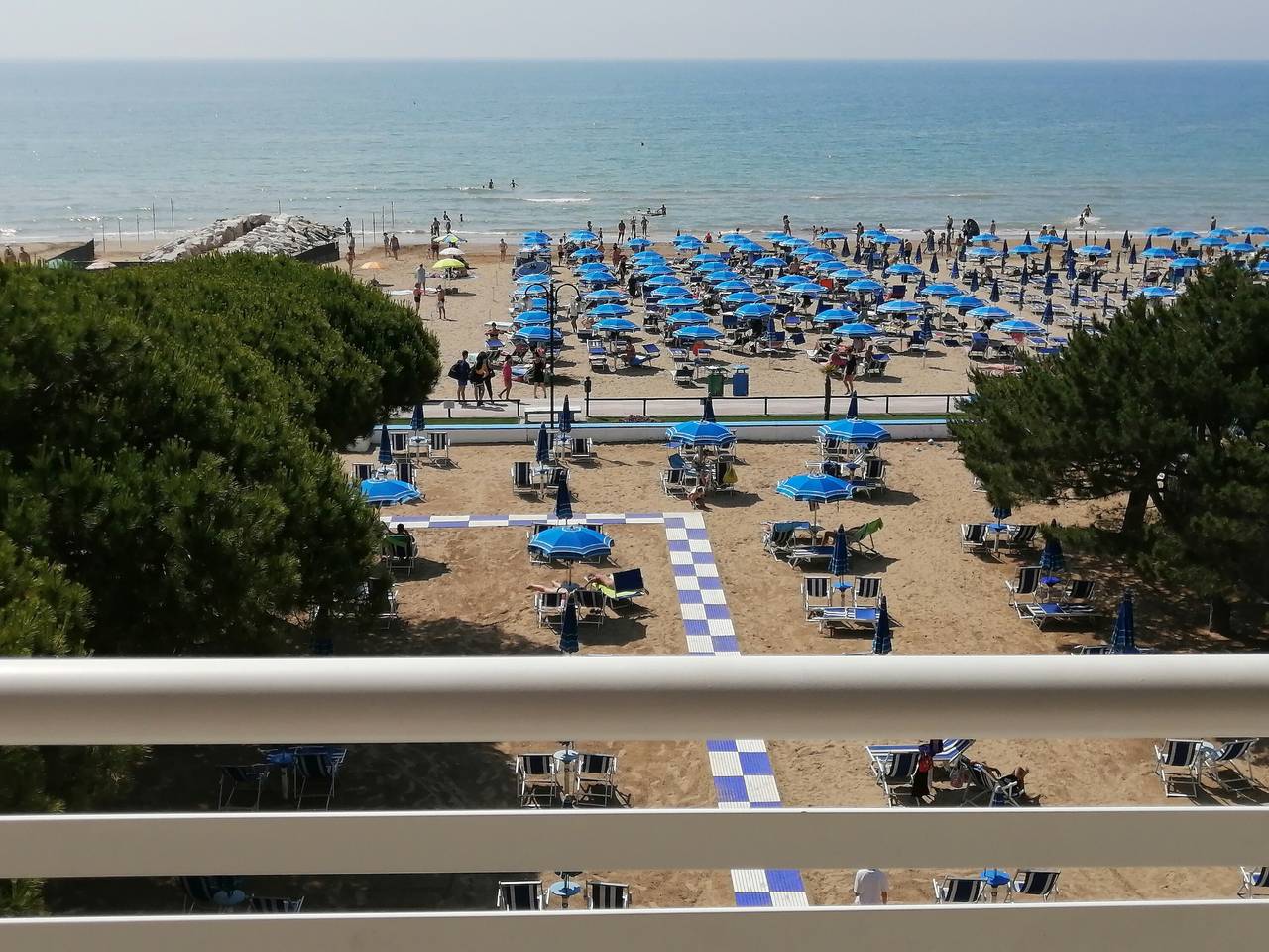 Entire apartment, Apartment 'Brioni' with Sea View, Private Terrace and Balcony in Lido di Jesolo, Jesolo