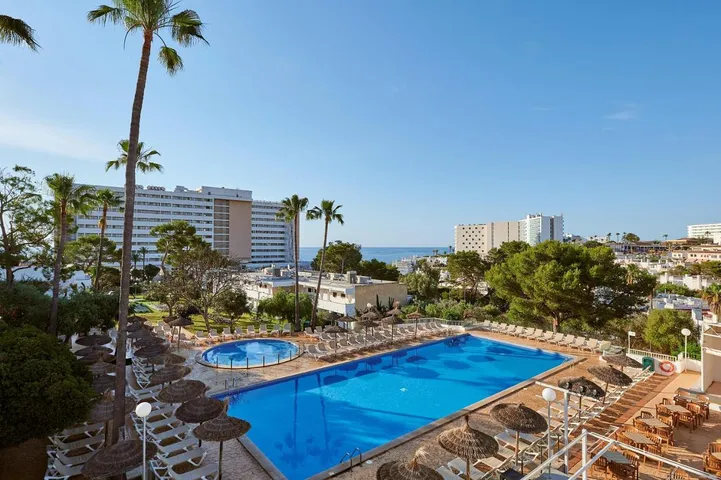 Hôtel pour 3 personnes, avec jardin ainsi que piscine et bassin pour enfant - 1