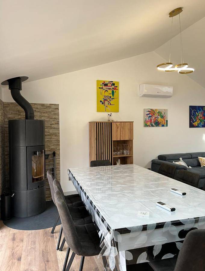 Location de vacances pour 8 personnes, avec vue et jardin, adapté aux familles à Volvic - 2