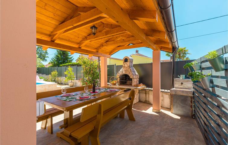 Ganze Ferienwohnung, Gemütliche 100 m² große Wohnung mit Pool und Parkplatz in der Nähe des Stadtzentrums von Zbandaj in Zbandaj, Porec und Umgebung