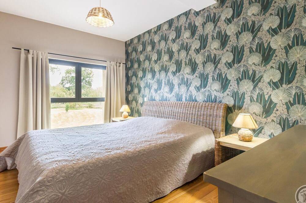 La Grange 18ème siècle avec Spa, lumière naturelle et grande capacité in Moyon, Région de Saint-Lô