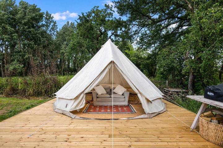 Glamping for 2 people, with Garden and View in Warwickshire