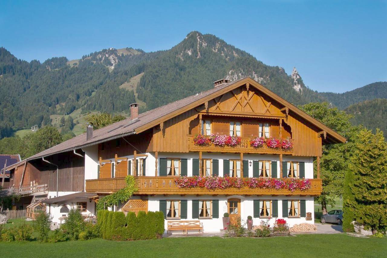 Ganze Wohnung, Two-Bedroom Apartment with Mountain View in Wegscheid (Lenggries), Lenggries