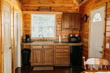 Log Cabin for 2 People in Georgia, USA, Photo 4
