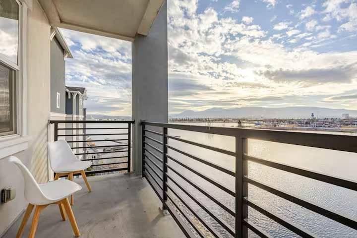 Apartamento de vacaciones para 4 personas, con balcón además de vistas al lago y piscina, Familias con niños - 1