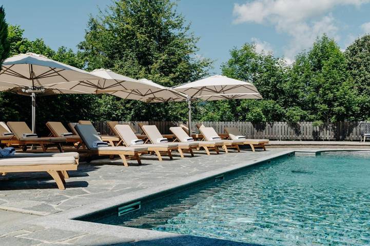 Hôtel pour 3 personnes, avec piscine et bassin pour enfant ainsi que vue et jardin