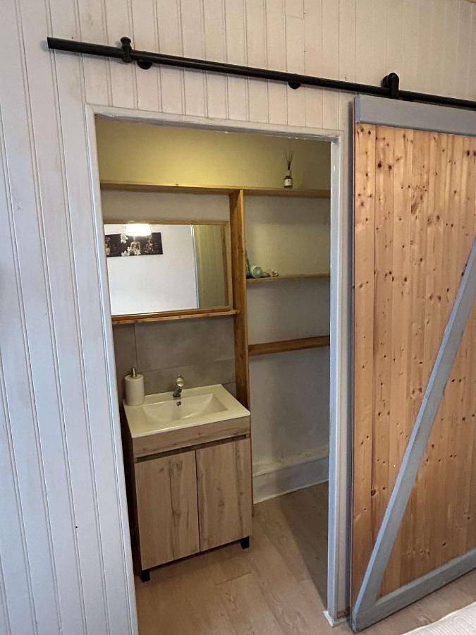 Appartement entier, One-Bedroom Apartment in Pont-l'Abbé, Région de Quimper