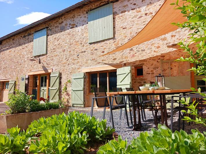 Gîte pour 9 personnes, avec piscine, adapté aux familles à Coussac-Bonneval