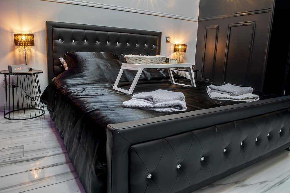 Entire apartment, Suite Palace Gite & Spa Privatif Glam'88 in Remiremont, Épinal region