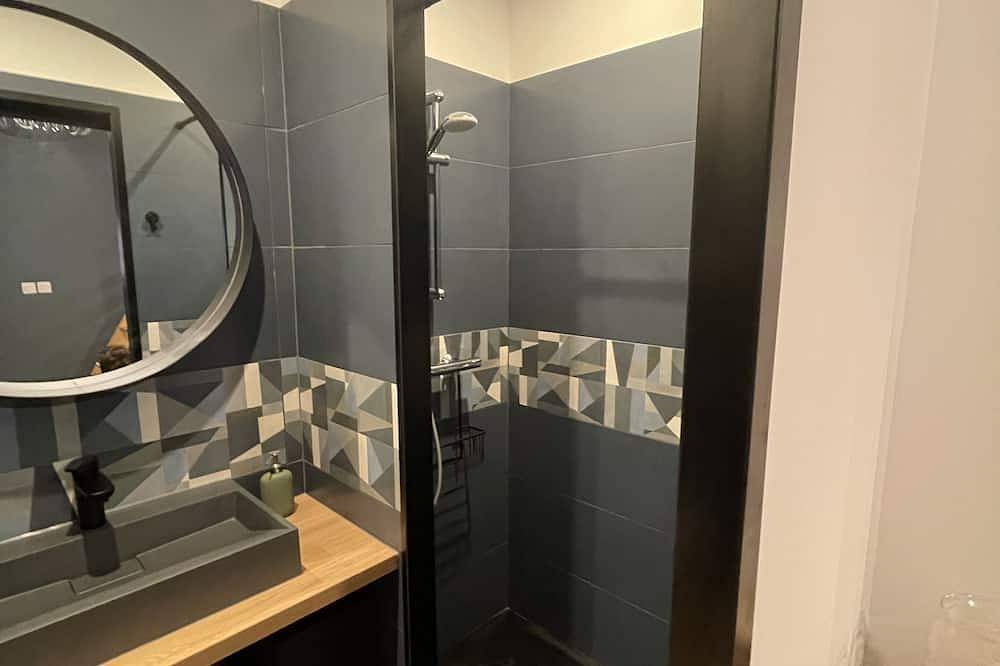 Apartamento entero, Charmant Studio Avec Jacuzzi et Terrasse in Aimargues, Region de Nimes