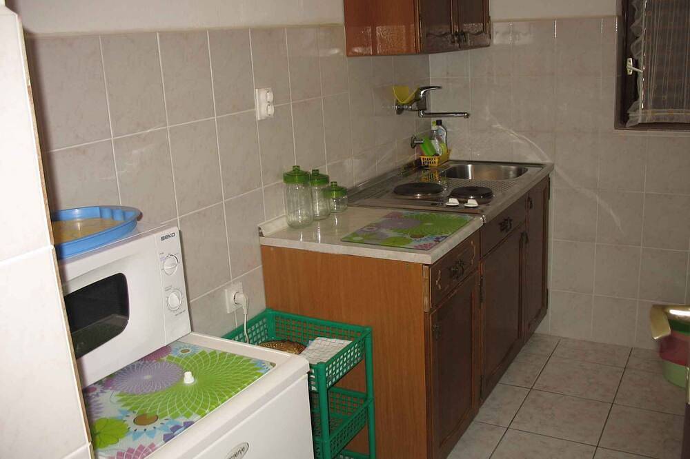 Ganze Wohnung, Ferienwohnung 250 m vom Meer entfernt in Kukljica, Insel Ugljan