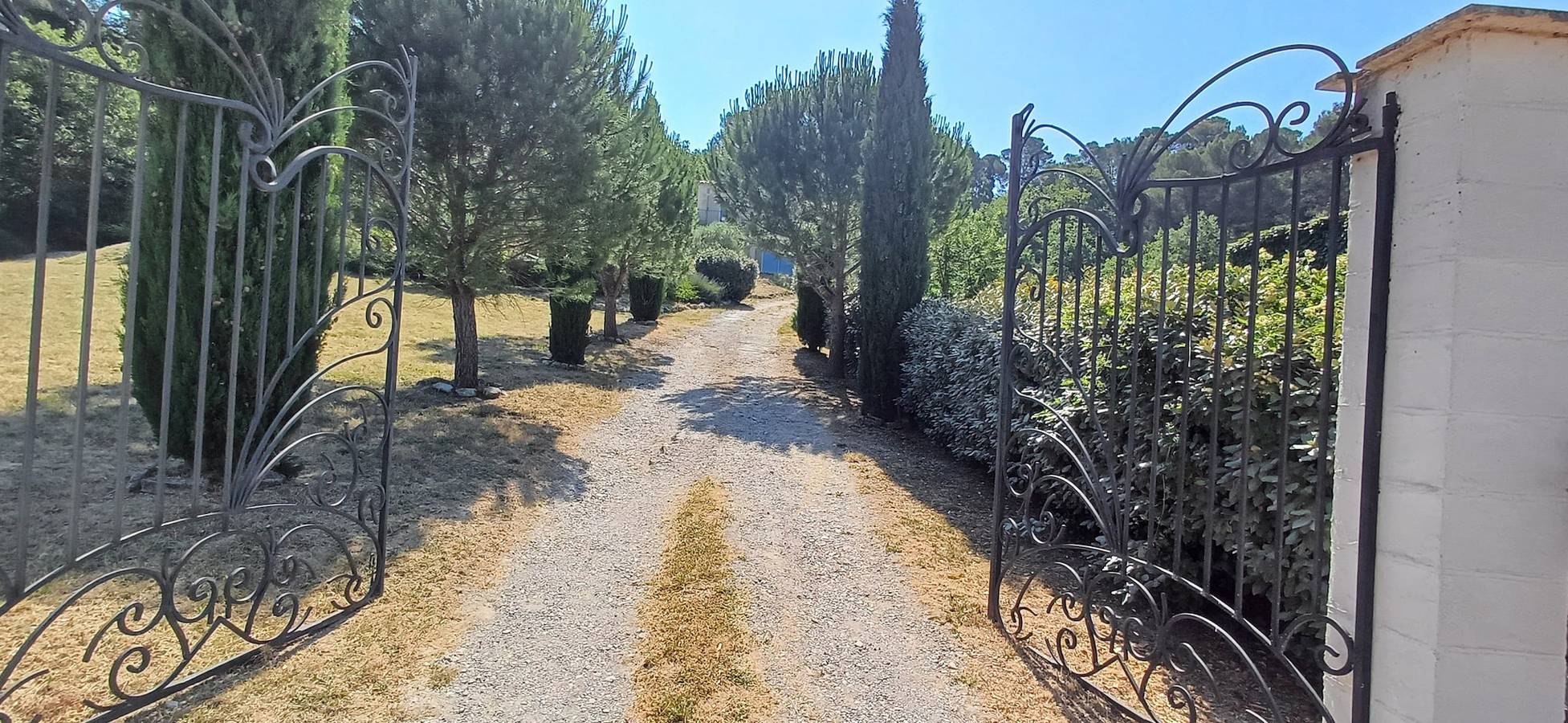 La Colline sous les étoiles in Saint-Michel-l'Observatoire, Parc naturel régional du Luberon