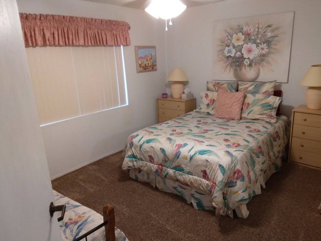 Ganze Wohnung, Fully furnished condo adjacent to golf course. 2 minute walk the London Bridge in Lake Havasu City, Mohave County