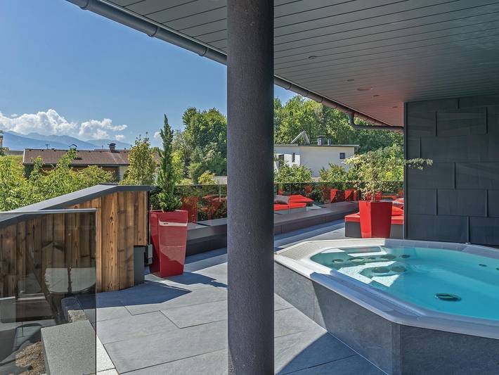Ferienhaus für 8 Personen, mit Terrasse und Whirlpool sowie Pool in Tirol - 4