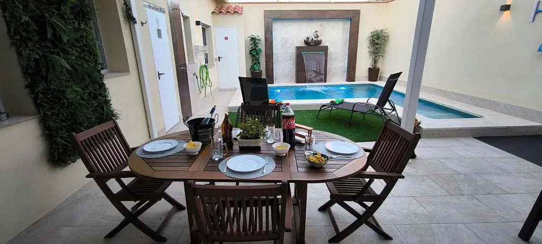Ferienhaus für 11 Personen, mit Pool und Garten - 1