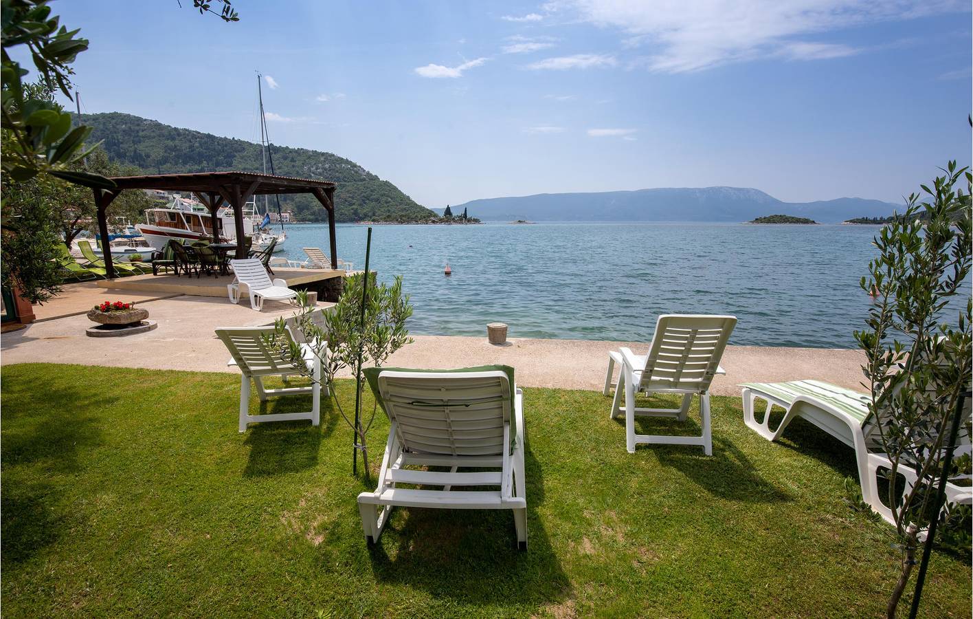 Ganze Ferienwohnung, Charmantes 1-Zimmer-Apartment mit Terrasse, WLAN, 100 m vom Strand entfernt in Blace, Dubrovnik-Neretva