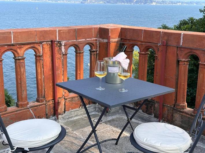 Ferienwohnung für 4 Personen, mit Ausblick und Seeblick sowie Garten