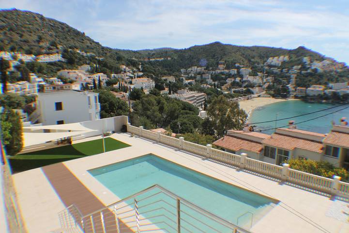 Gîte pour 6 personnes, avec Terrasse et Piscine à Roses