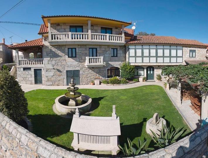 Casa de vacaciones para 6 personas, con Balcón y Terraza además de Jardín y Piscina en Provincia de Lugo