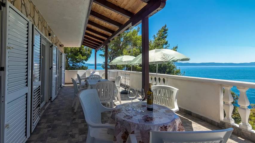 Gîte pour 8 personnes, avec terrasse dans Hvar
