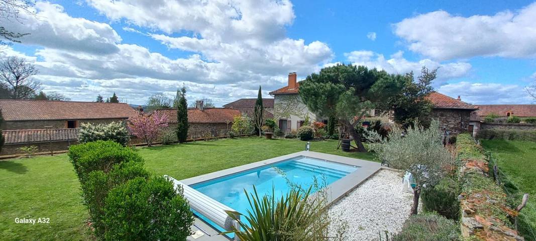 Gîte pour 10 personnes, avec jardin et terrasse ainsi que piscine et jacuzzi