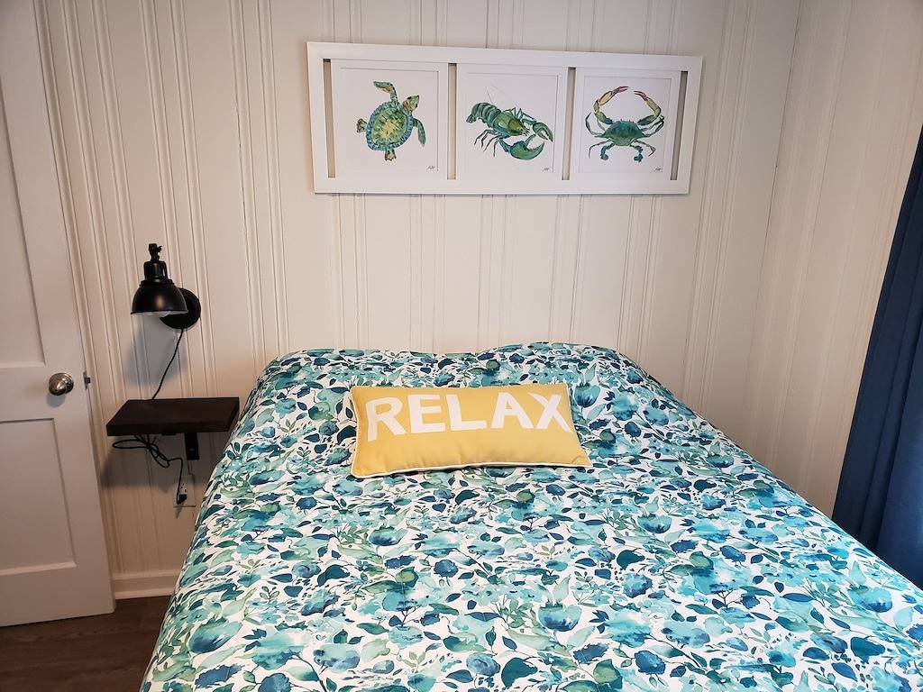 Dog Friendly, Fully Updated Kure Beach Cottage, 2 min. walk to the sand. in Kure Beach, Pleasure Island