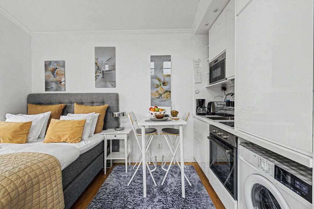 Entire Malmö guest house with private terrace, king bed & free parking in Malmö, Schwedische Ostsee