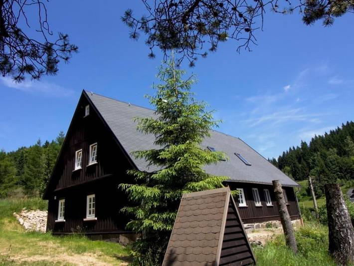 Ferienhaus für 13 Personen, mit Terrasse und Garten sowie Ausblick in Klingenthal
