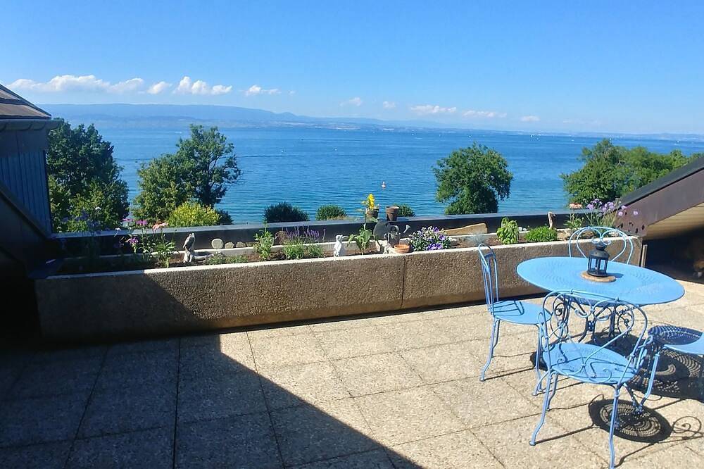 Appartement entier, Appartement pieds dans l'eau avec vue et accès lac in Anthy-sur-Léman, Région de Thonon-les-Bains