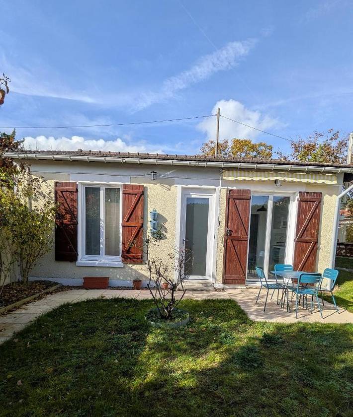 Gîte pour 4 personnes, avec terrasse et jardin à Crosne