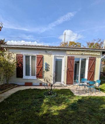 Gîte pour 4 personnes, avec terrasse et jardin à Crosne