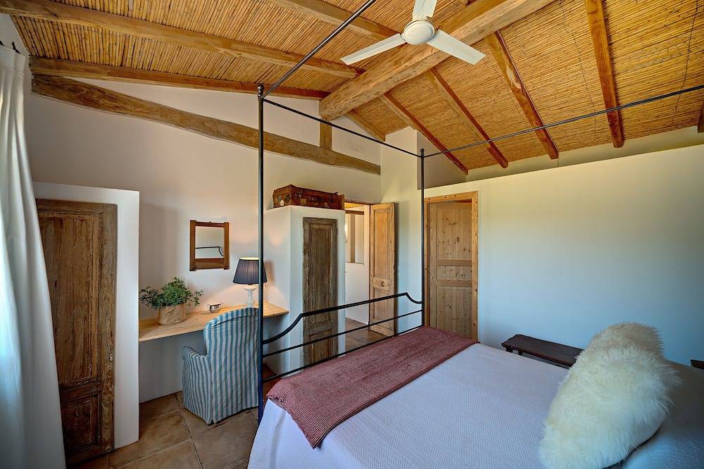 Superbes cottages avec piscine, vignoble et vues à couper le souffle in Galtellì, Barbagia