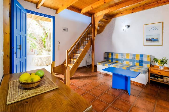 Cottage for 2 people, with balcony and garden in Greece