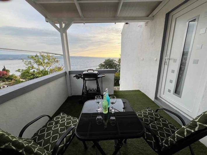 Ferienwohnung für 5 Personen, mit Balkon in Omis