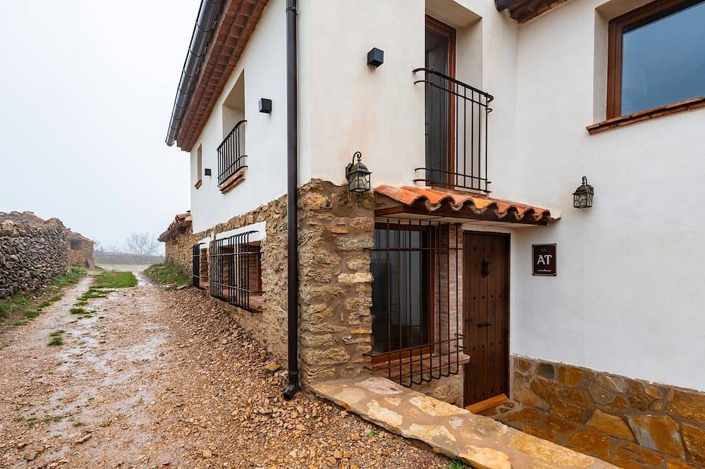 Apartamento 'El Nido' con vistas a la montaña, terraza privada y jardín privado in Villafranca de Cid, Provincia de Castellón