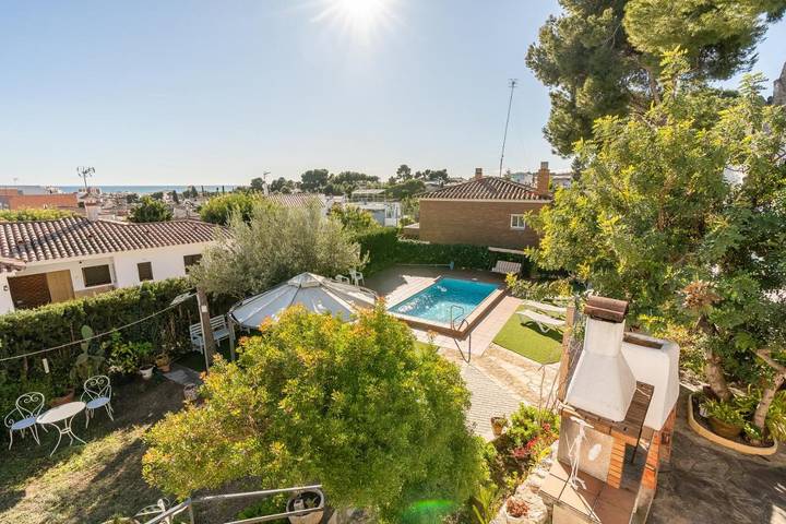 Casa de vacaciones para 11 personas, con piscina además de jardín y vistas - 1