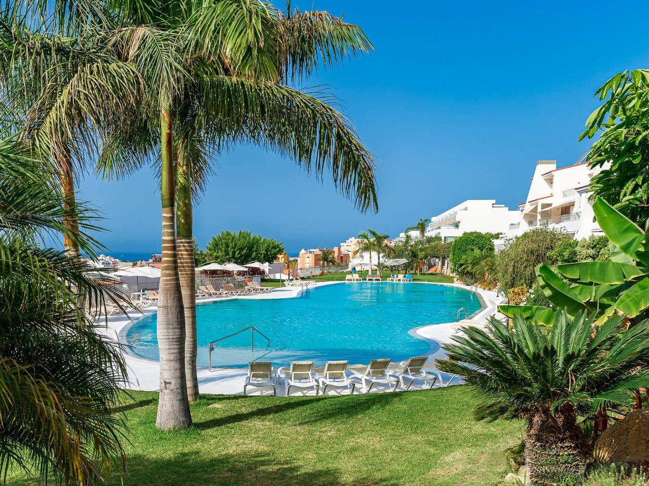 Entire apartment, Luxury apartment in La Caleta near restaurants in La Caleta, Adeje