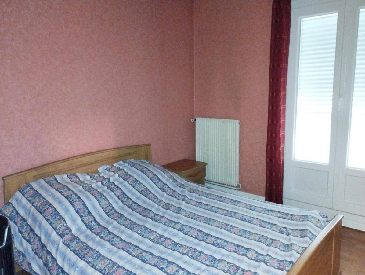 Appartement de vacances entier, Double Room with Shared Bathroom in Saint-Laurent-Nouan, Sologne
