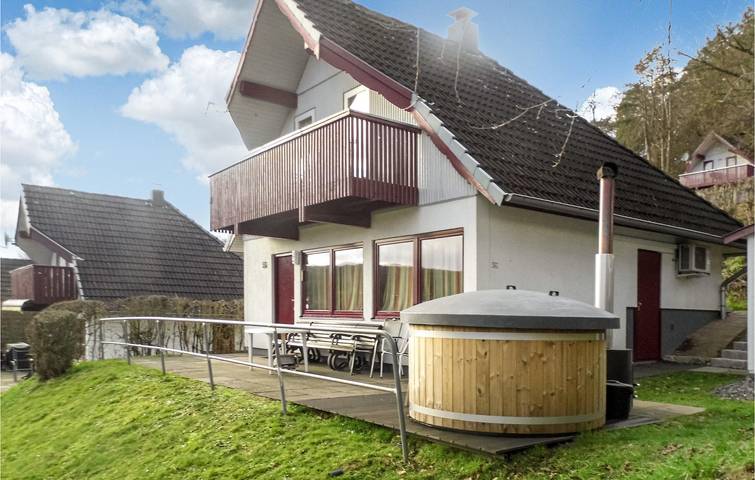 Ferienhaus für 6 Personen, mit Sauna und Terrasse sowie Whirlpool und Garten in Kirchheim - 2