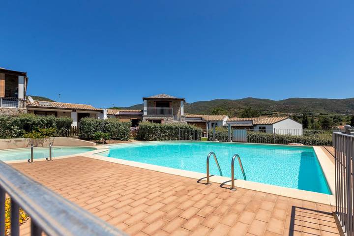 Location de vacances pour 5 personnes, avec jardin et bassin pour enfant à Badesi - 4
