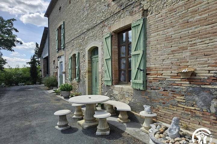 Gîte pour 4 personnes, avec jardin à Saint-Gauzens